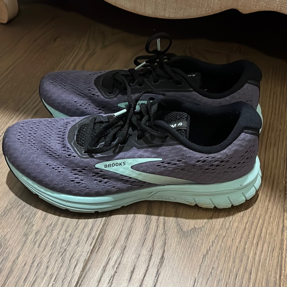 Brooks Anthem 4 women’s shoe size 9.5